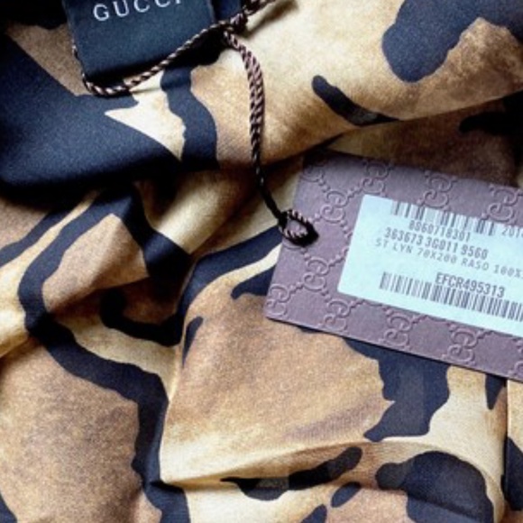 New Gucci Animal Print Stole Silk Satin Scarf with Gucci Box - Picture 13 of 16